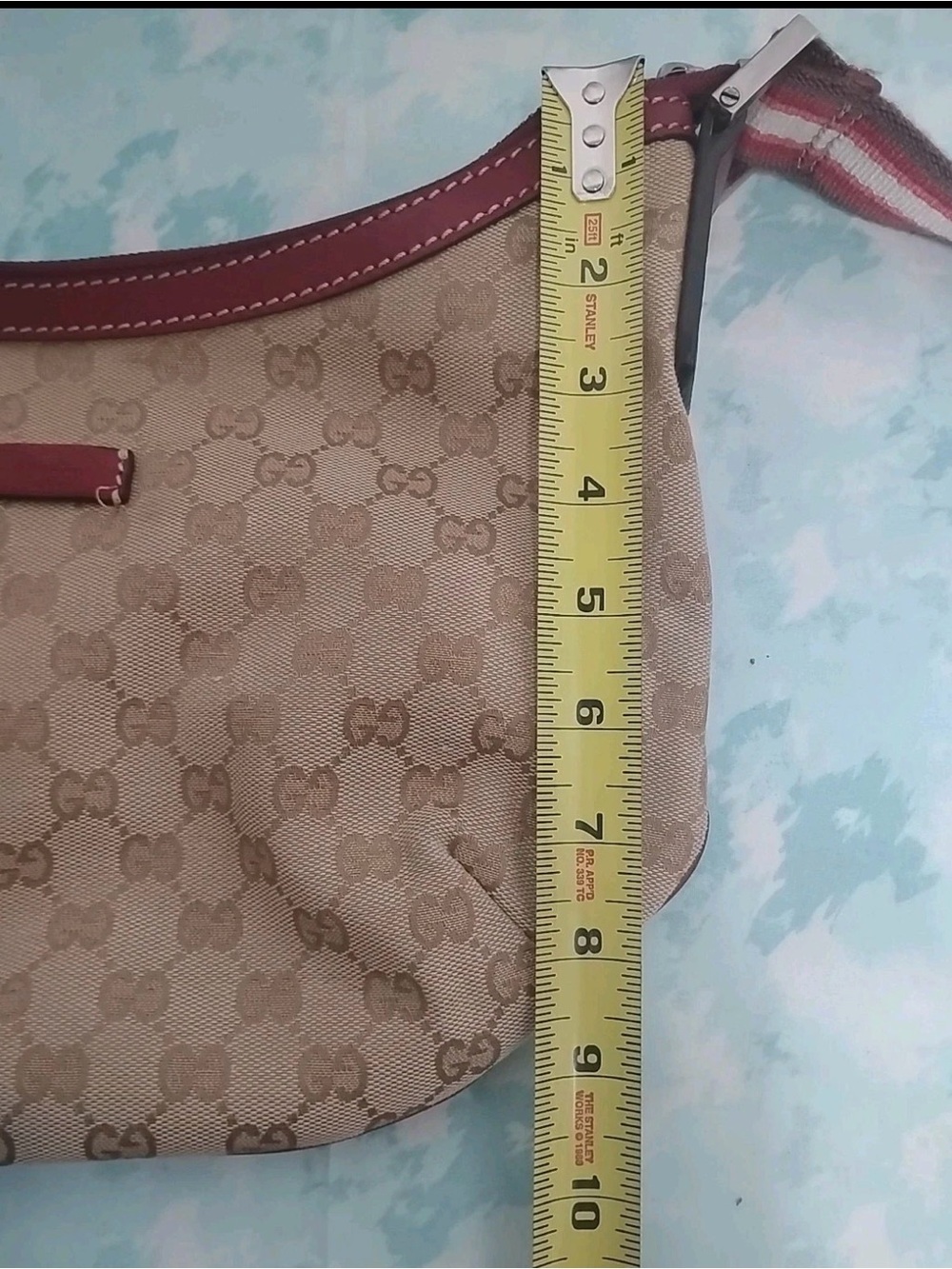 Gucci Beige GG Canvas Crossbody Bag with Burgundy Trim and Striped Strap - Picture 2 of 15